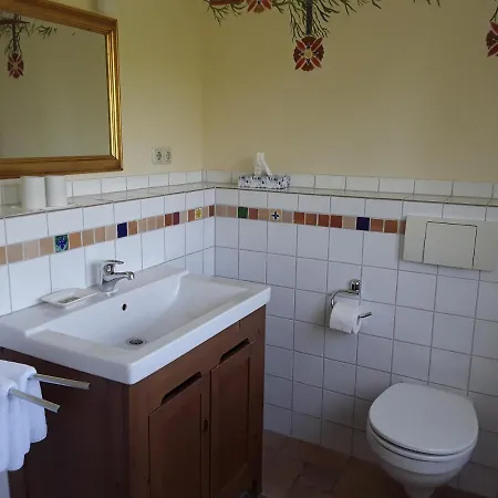 לינה וארוחת בוקר Gaestehaus Am Alten Hafen 3*